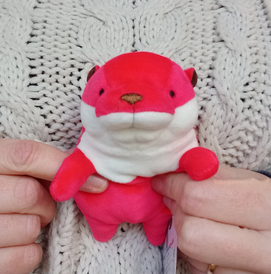 Mini Strawberry Red Mochi Otter (13 cm)