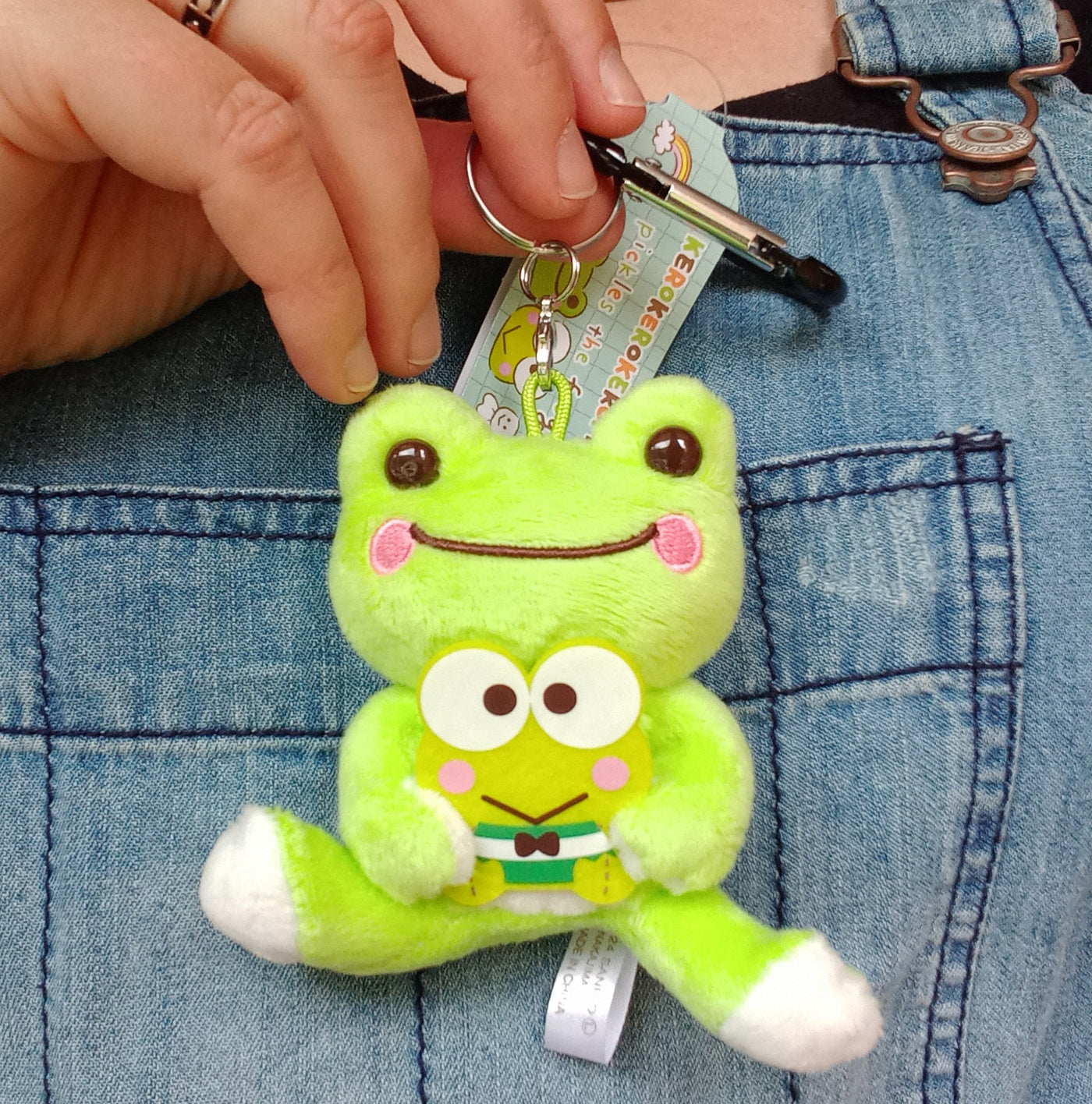 Pickles holding Keroppi Mini Plush (10cm)