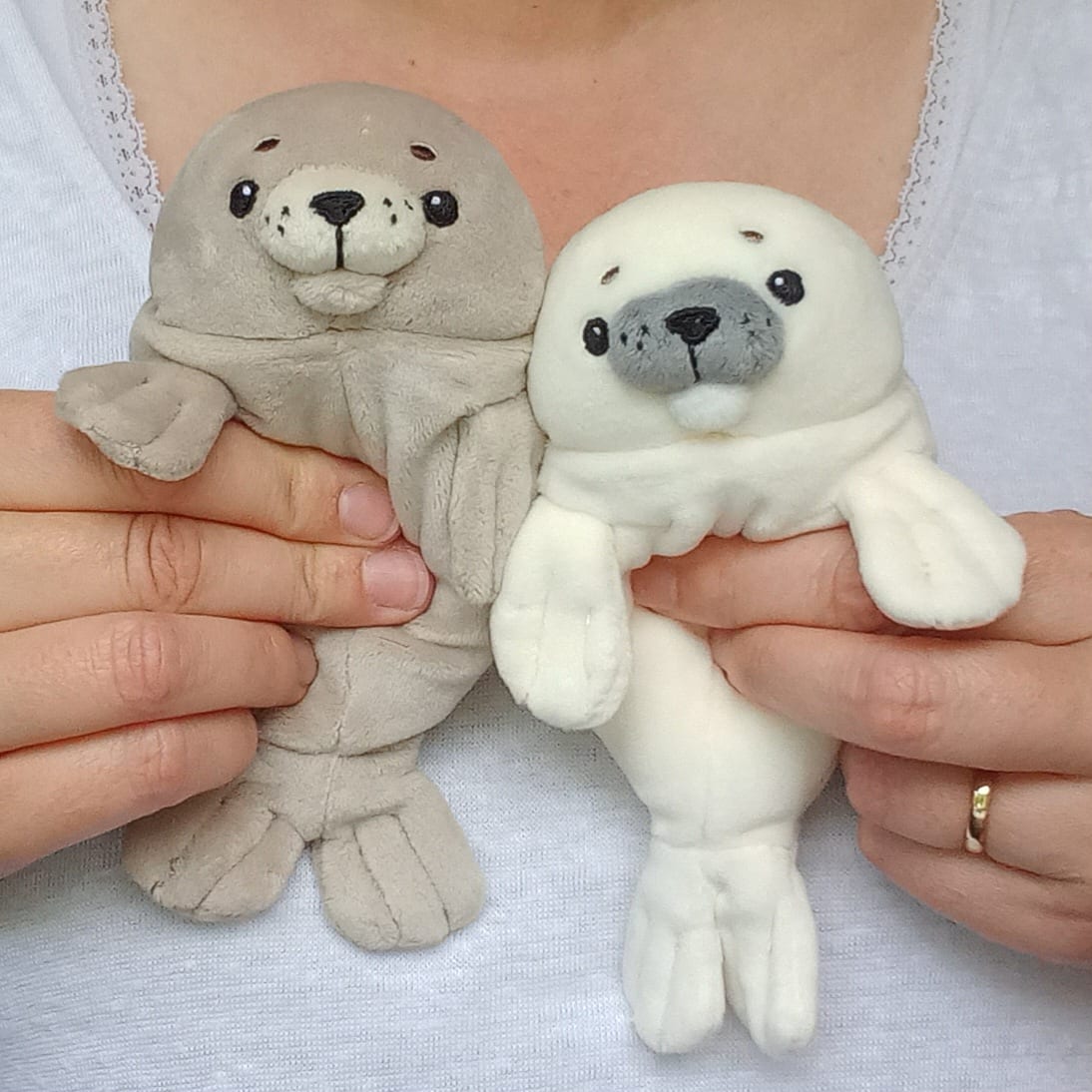 Mini Grey Mochi Seal (15 cm)