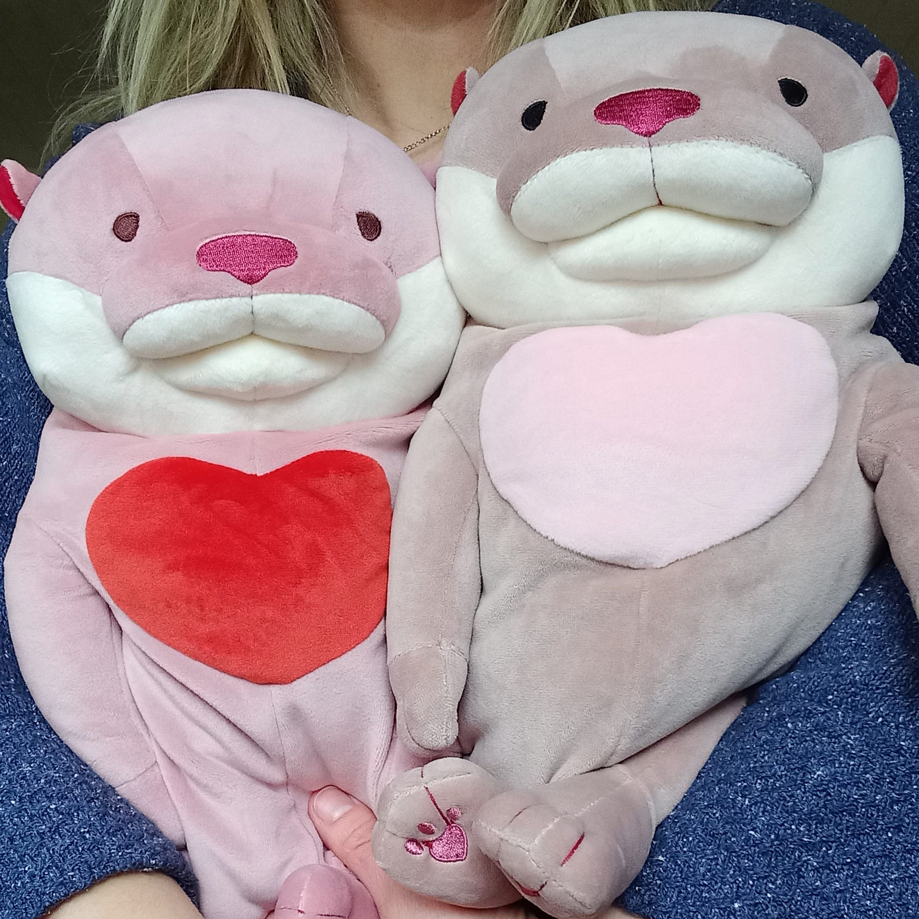 Large Pink Mochi Otter with Heart (42 cm)