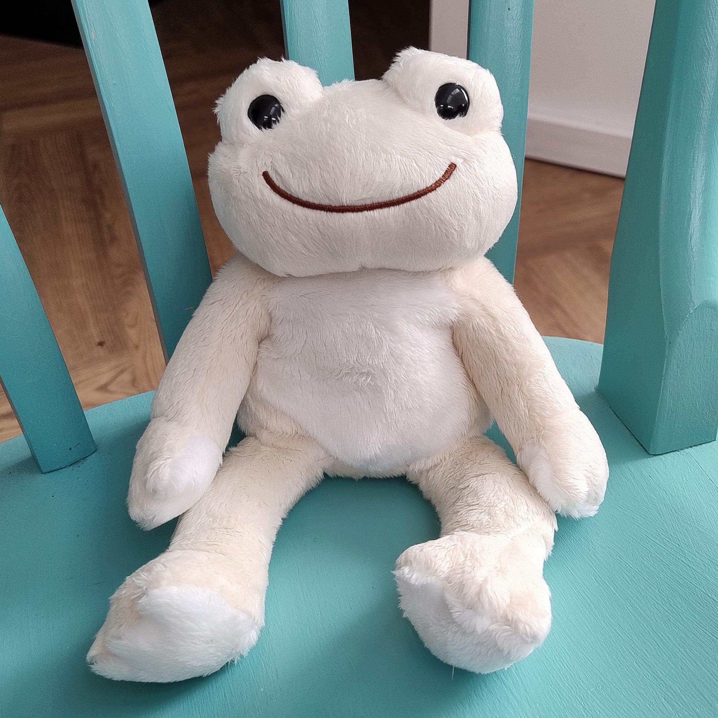 Cream Pickles the Frog (26cm)