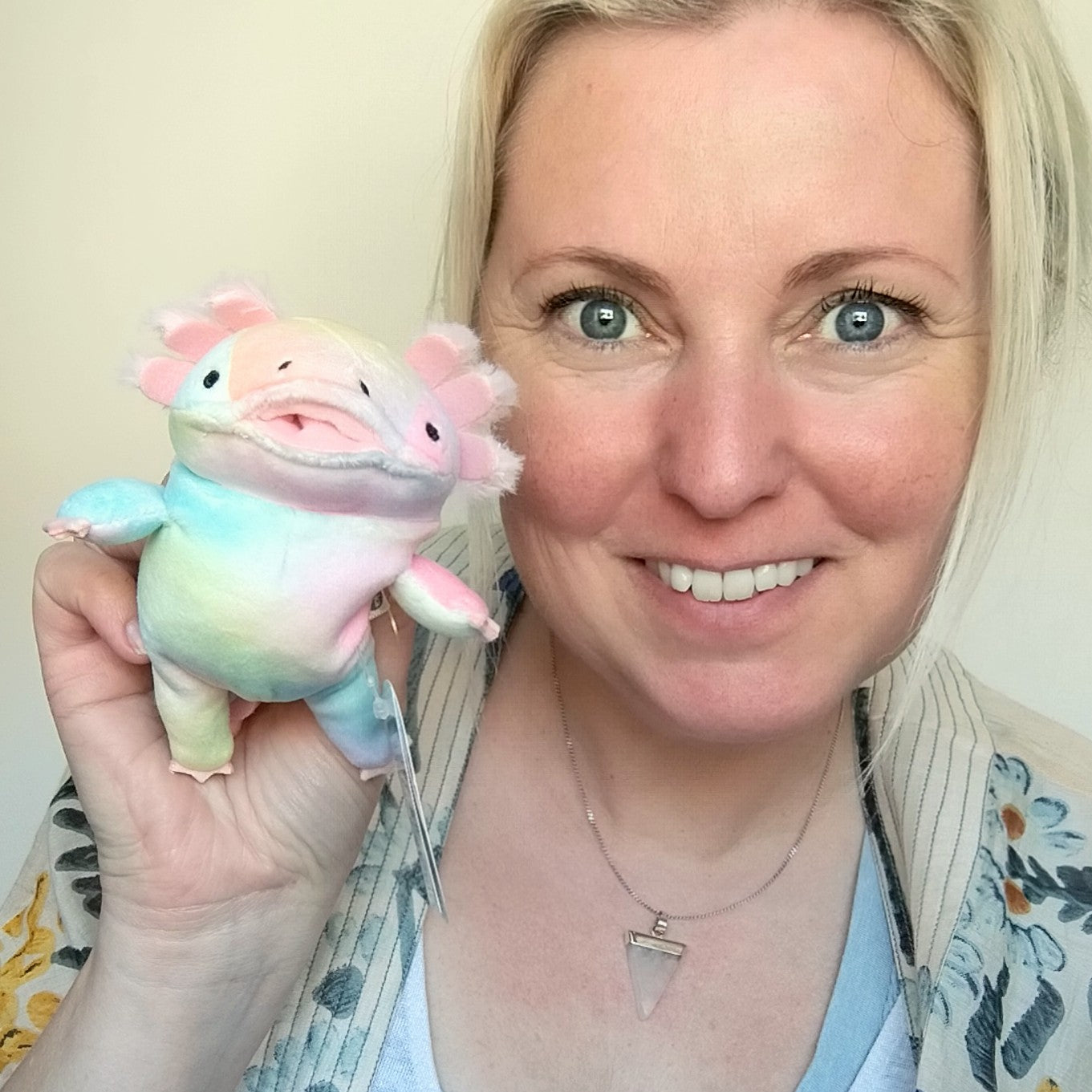 Mini Rainbow Mochi Axolotl (13 cm)