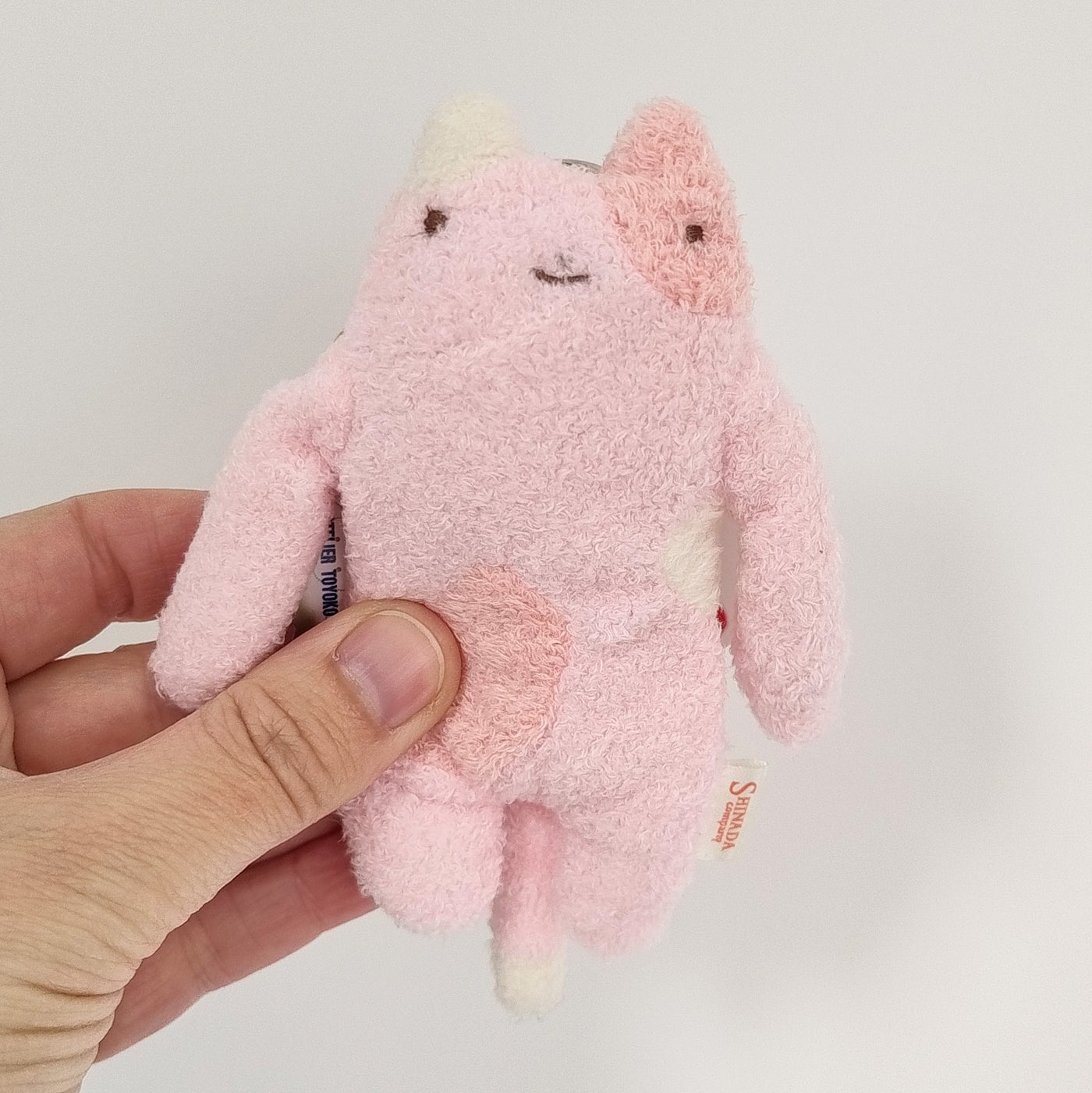 Fumofumo San Mini Pink Calico Cat Keychain (12cm)