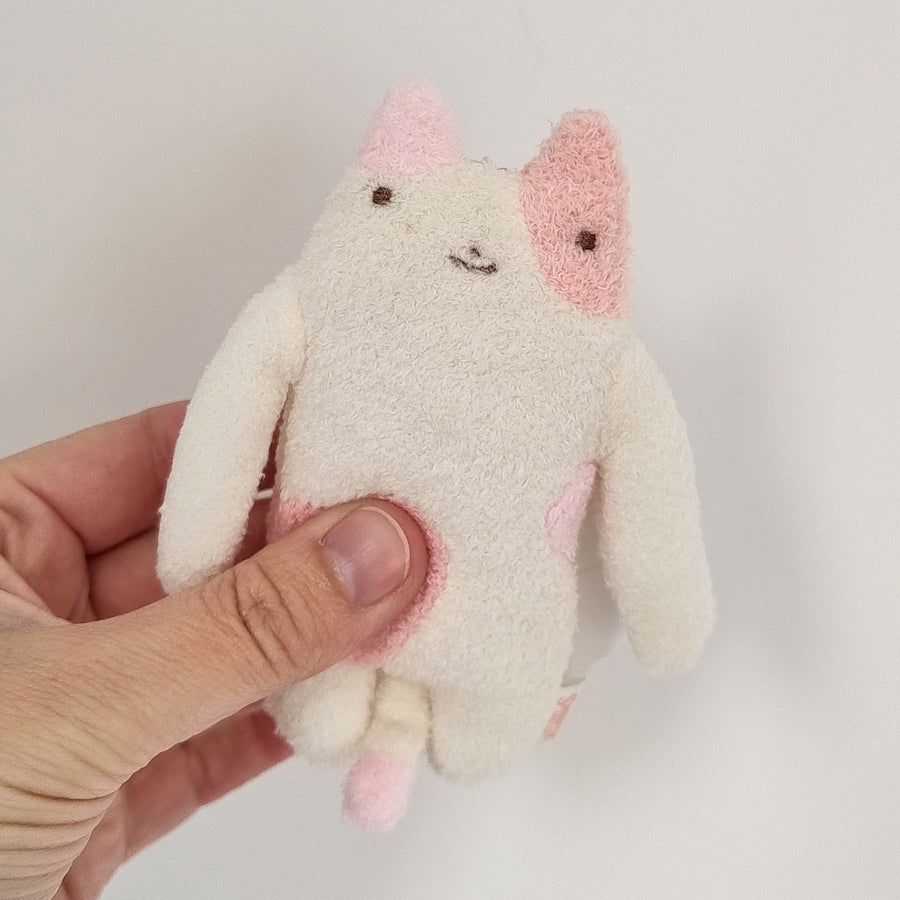 Fumofumo San Mini Pink and White Calico Cat Keychain (12cm)