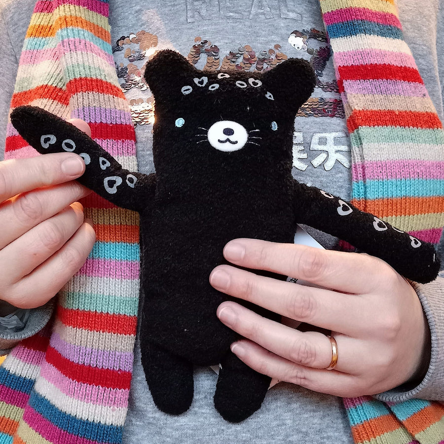 Fumofumo San Black Cat with Hearts (20cm)