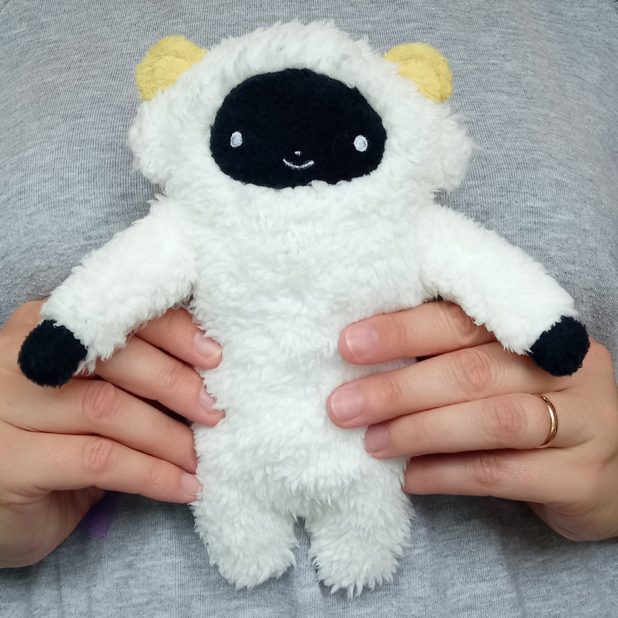 Fumofumo San Fluffy Black and White Sheep (20cm)