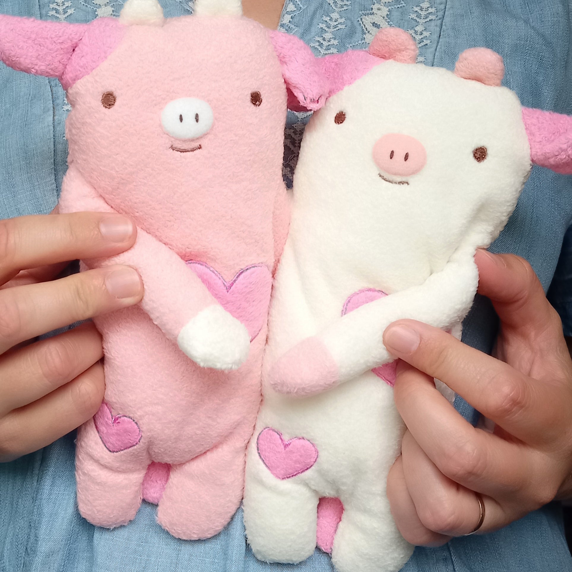 Fumofumo San White Cow with Pink Hearts (20cm)