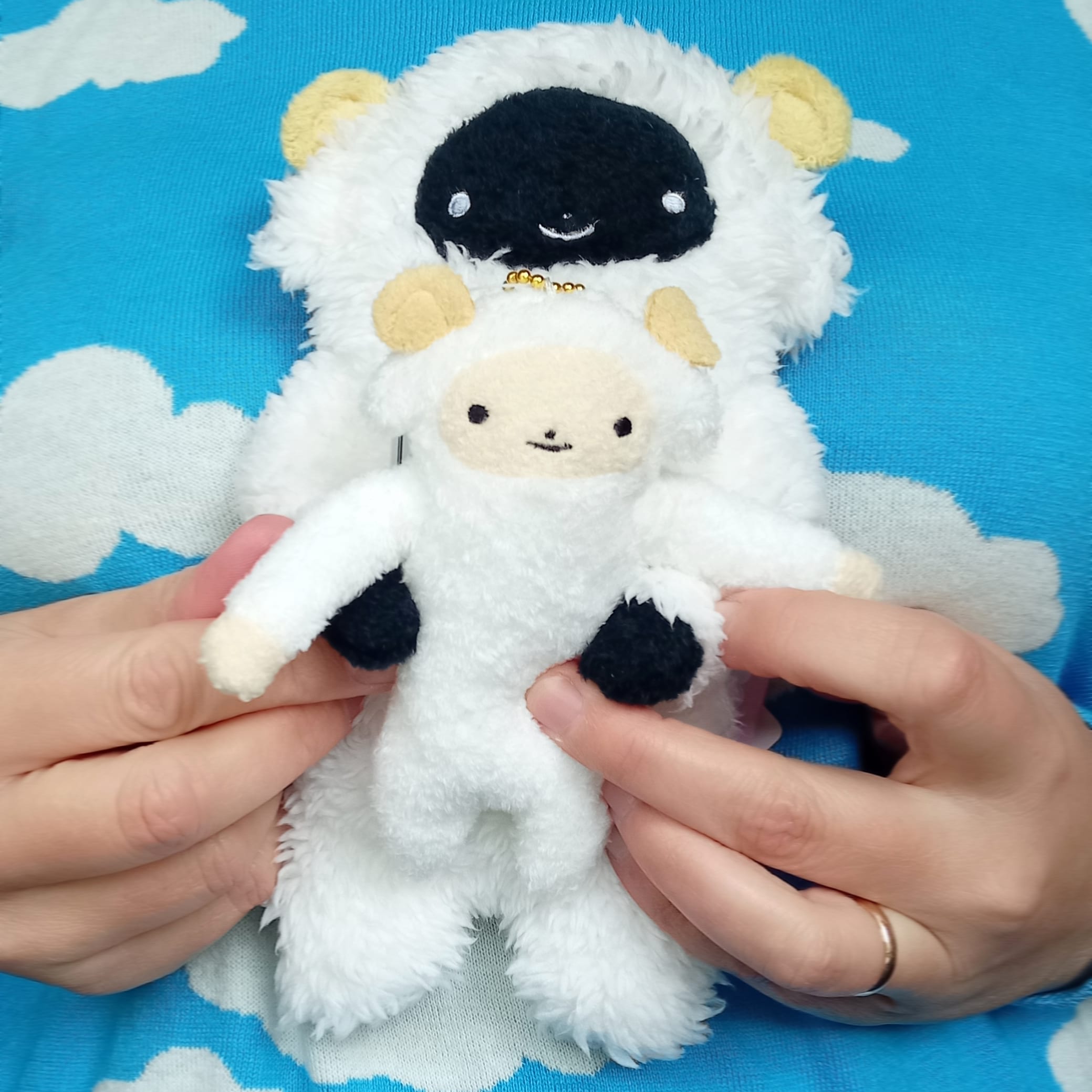 Fumofumo San Fluffy Black and White Sheep (20cm)