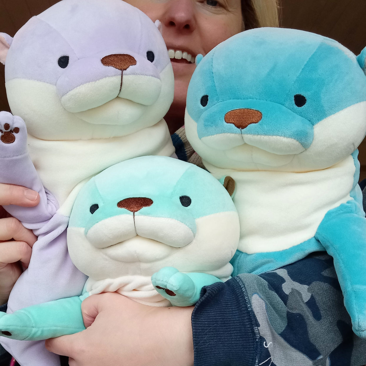 Large Mint Mochi Otter (42 cm)